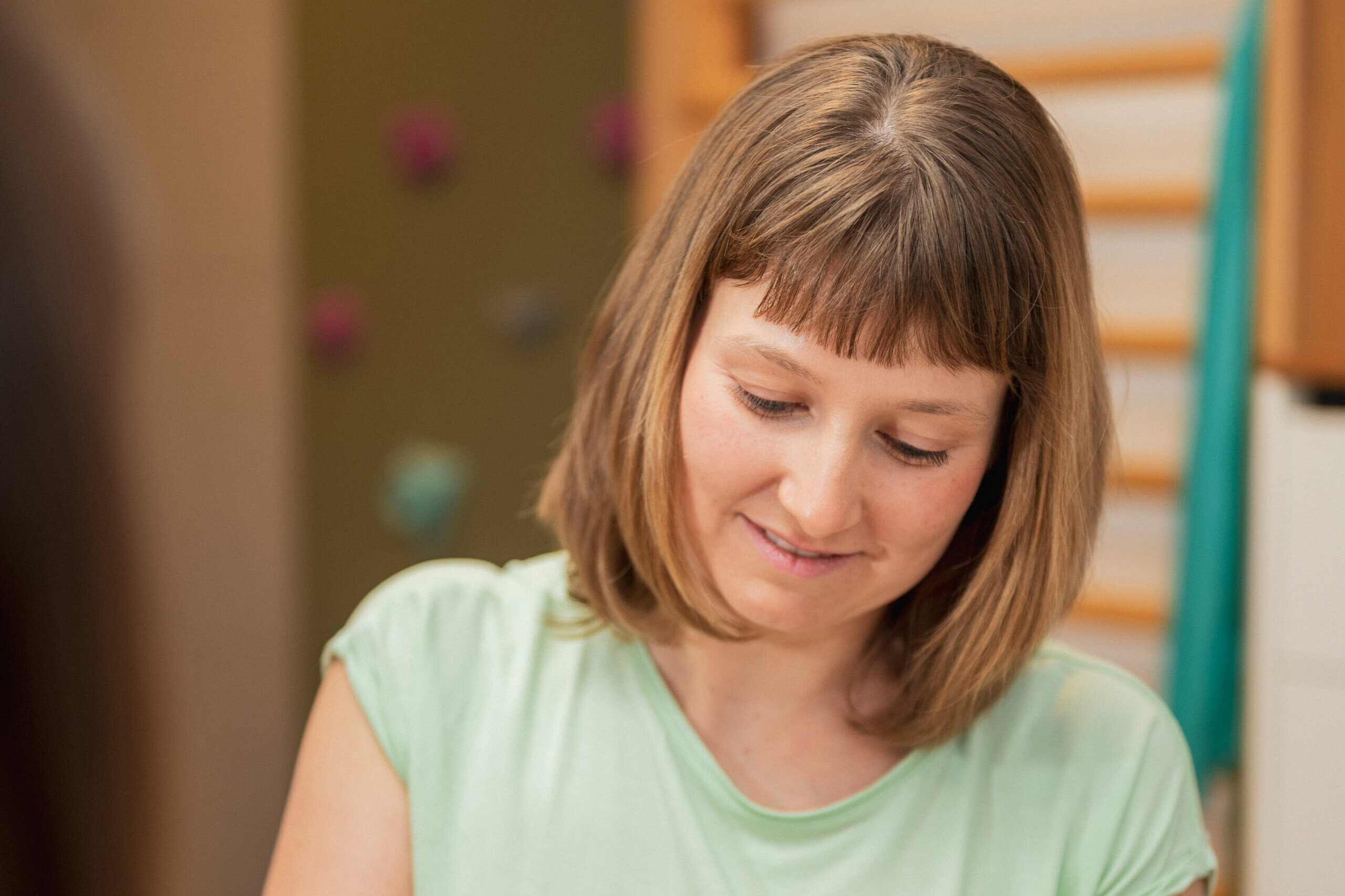 Jasmin Leibetseder bei ergotherapeutischer Behandlung in der Praxisgemeinschaft Weingarten, Feldkirchen an der Donau